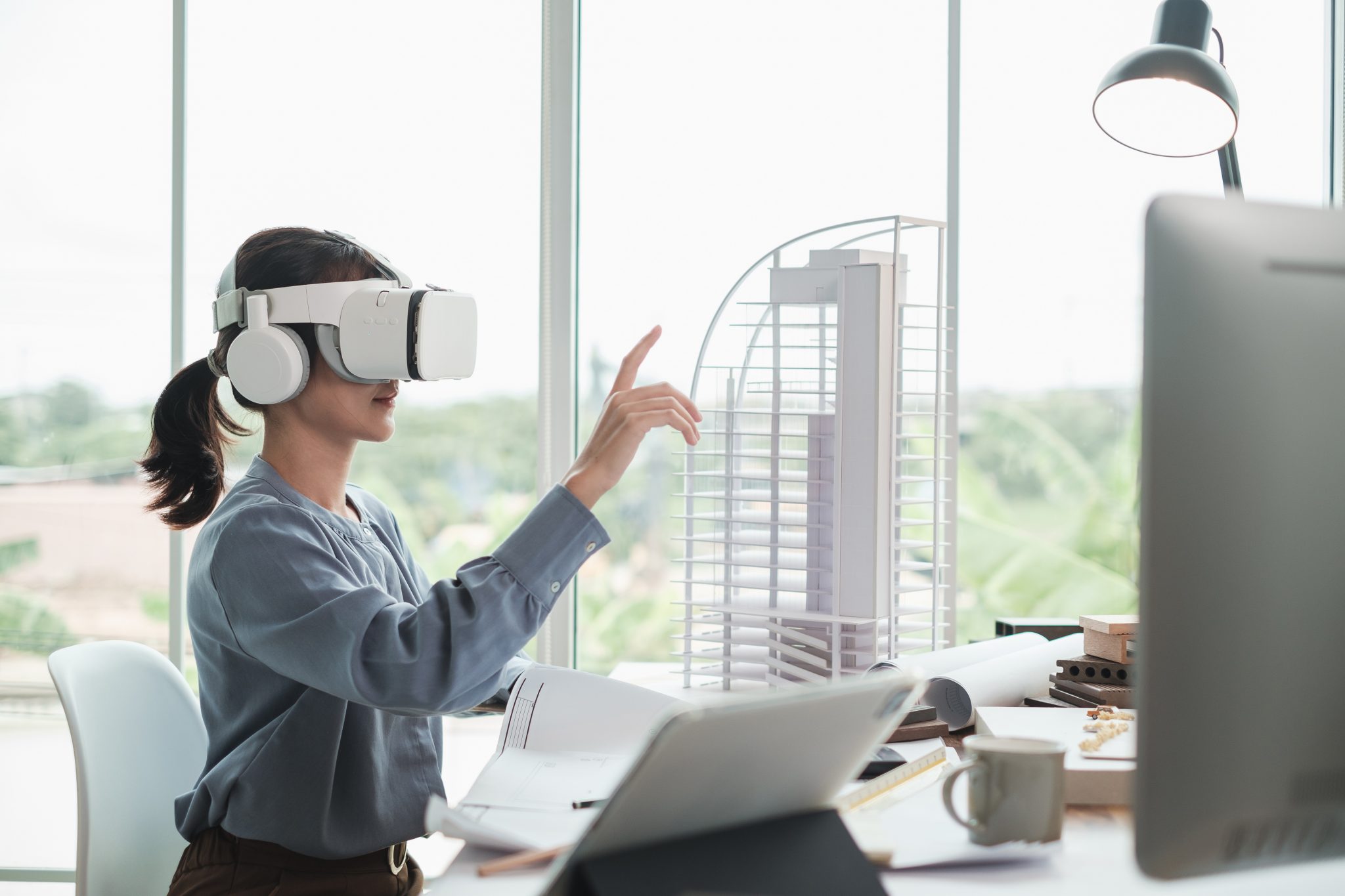 VRとは？仕組みやビジネスへの活用シーン・活用事例をご紹介